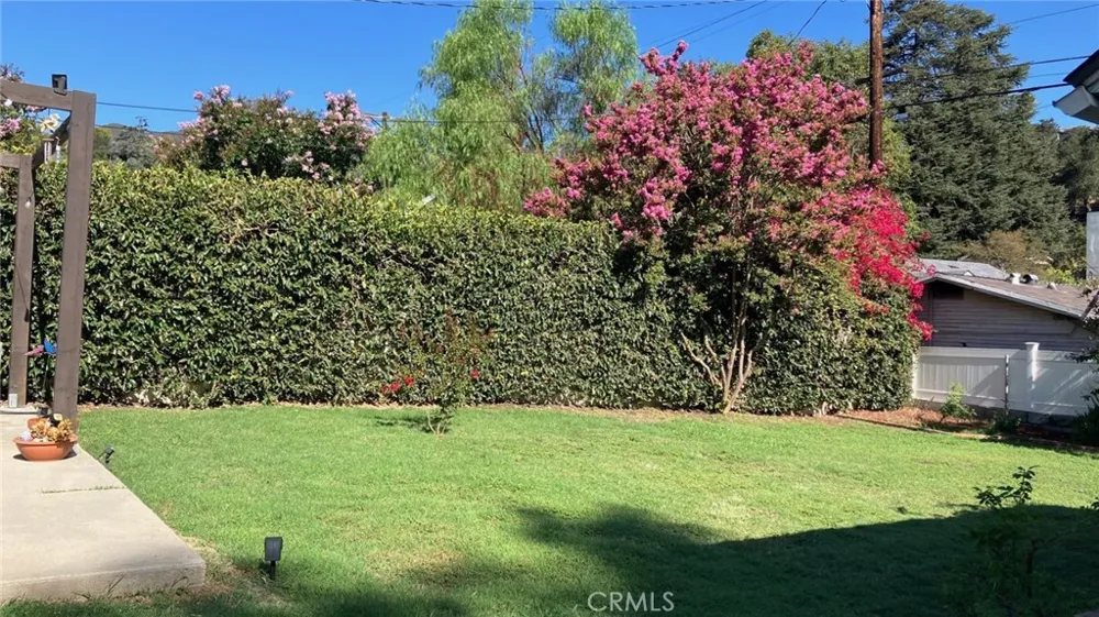 1531 Hillside Glendale, CA 91208
