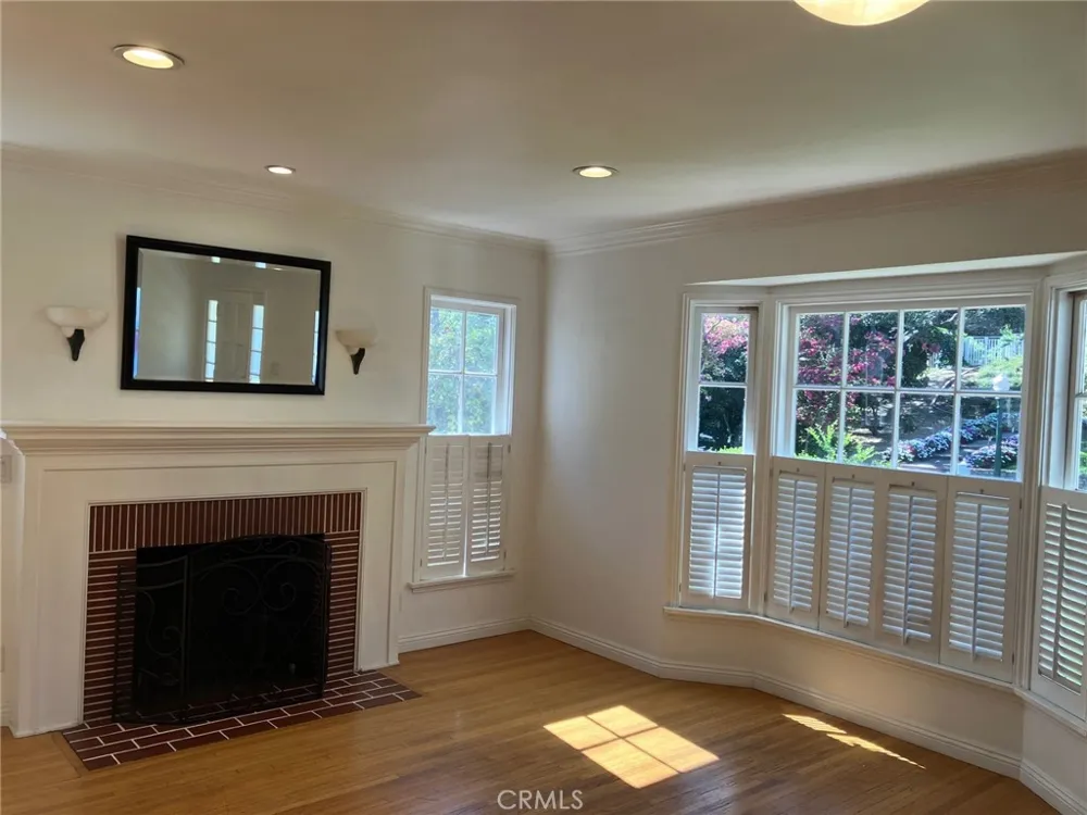 1531 Hillside Glendale, CA 91208