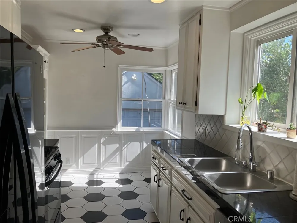 1531 Hillside Glendale, CA 91208