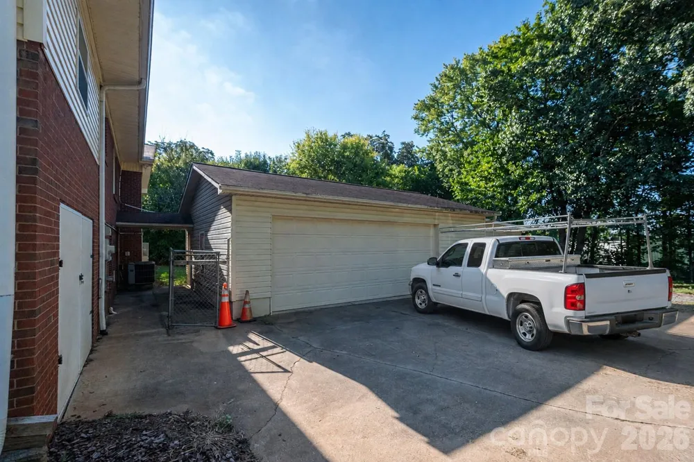 1306 11th Avenue SE Hickory, NC 28602