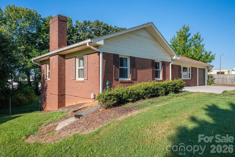 1306 11th Avenue SE Hickory, NC 28602