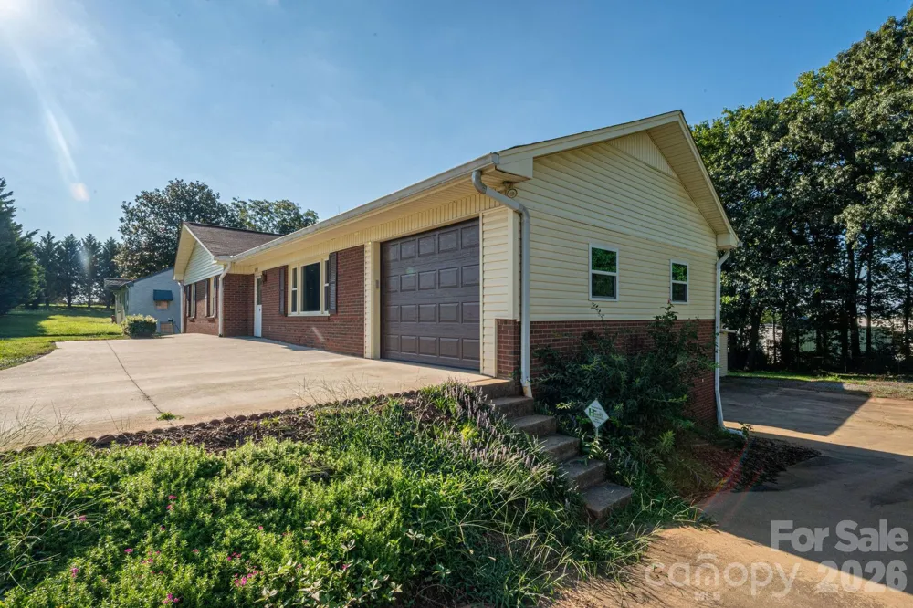 1306 11th Avenue SE Hickory, NC 28602