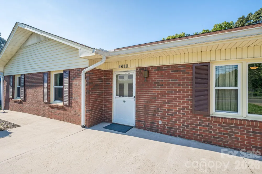 1306 11th Avenue SE Hickory, NC 28602