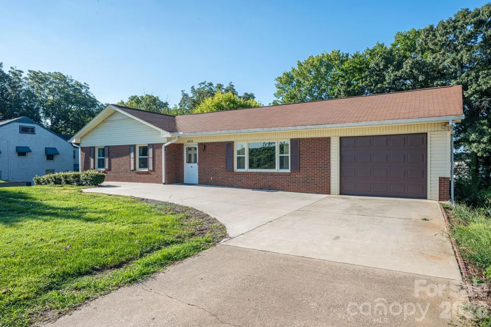 1306 11th Avenue SE Hickory, NC 28602