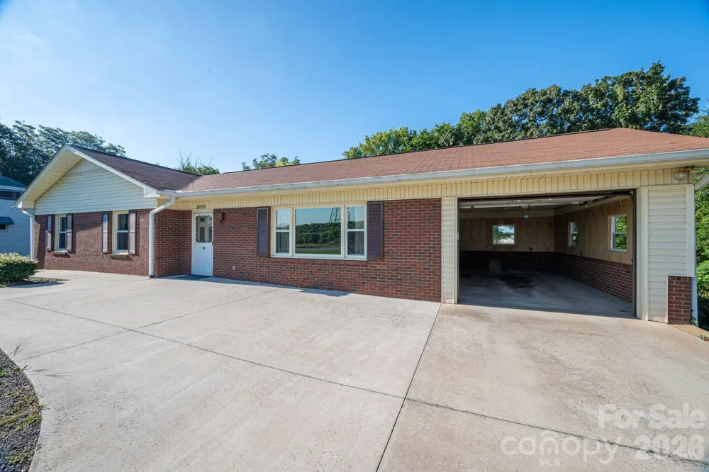 1306 11th Avenue SE Hickory, NC 28602