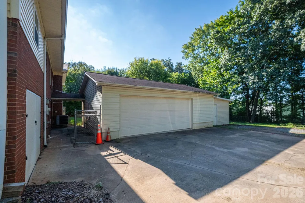 1306 11th Avenue SE Hickory, NC 28602
