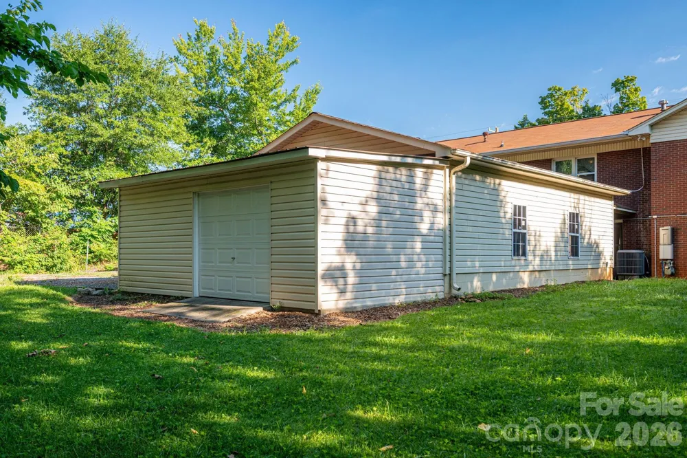 1306 11th Avenue SE Hickory, NC 28602