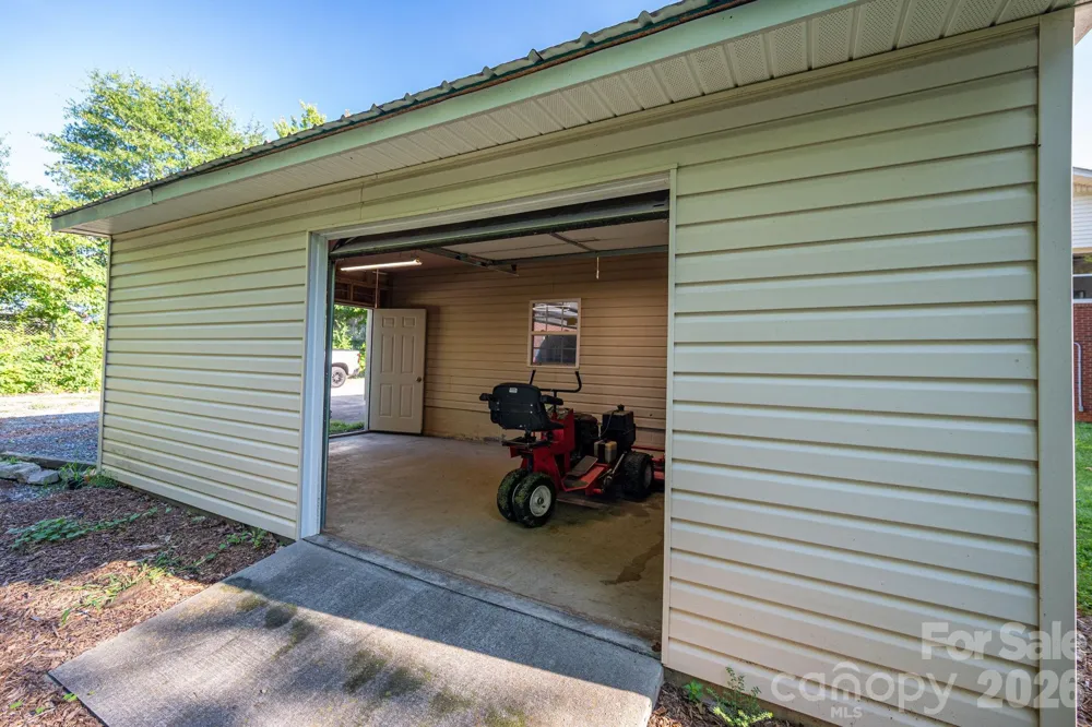 1306 11th Avenue SE Hickory, NC 28602