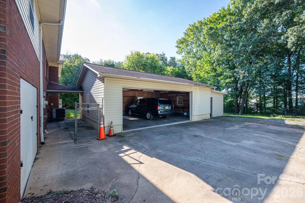 1306 11th Avenue SE Hickory, NC 28602