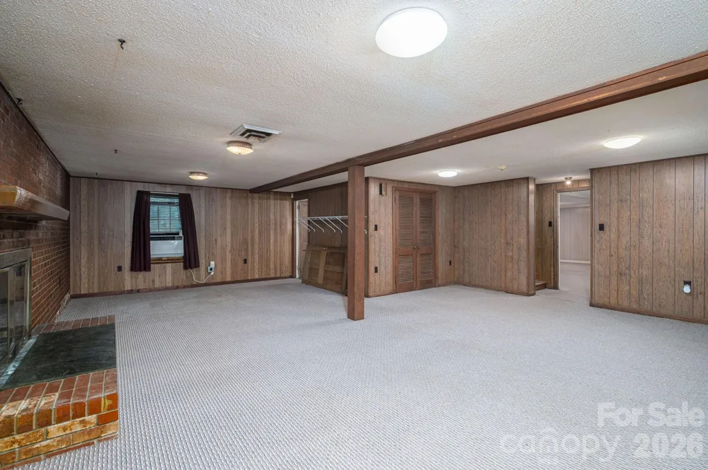 1306 11th Avenue SE Hickory, NC 28602