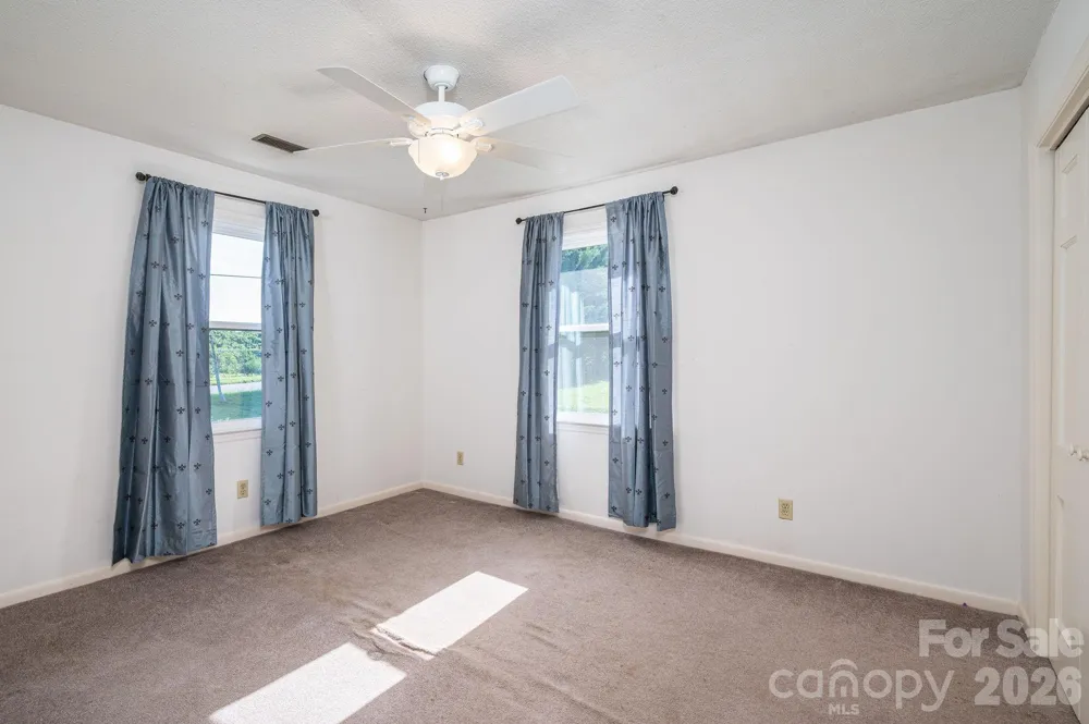 1306 11th Avenue SE Hickory, NC 28602