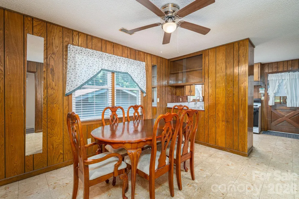 1306 11th Avenue SE Hickory, NC 28602