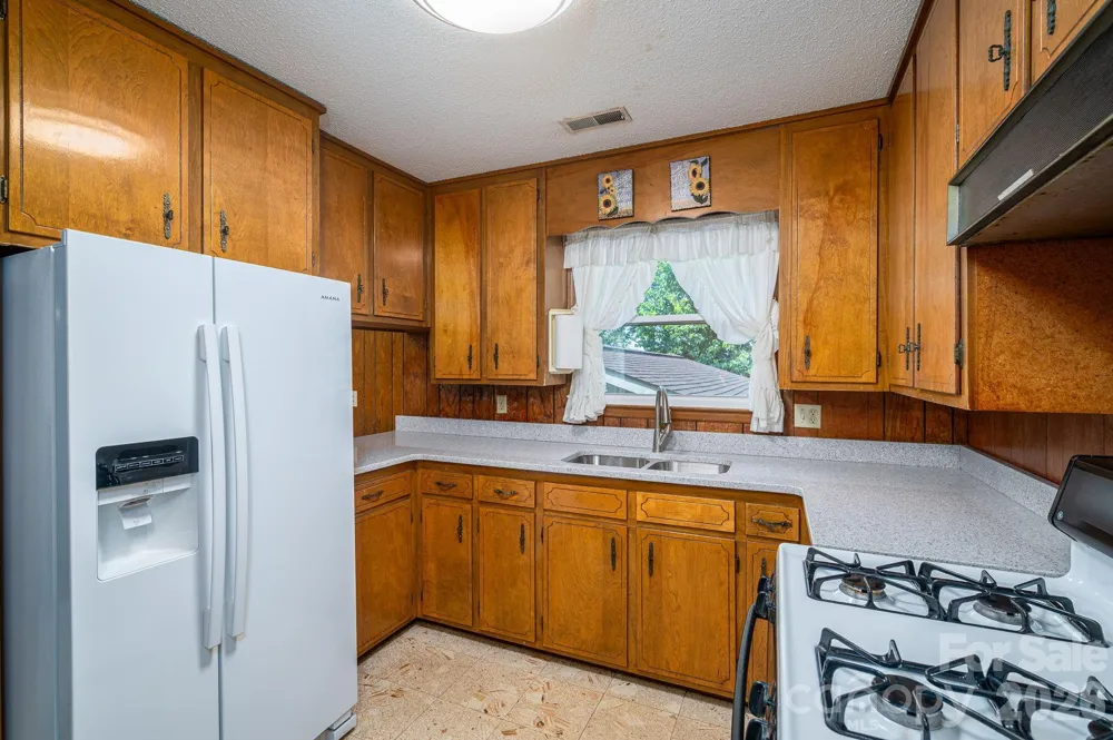 1306 11th Avenue SE Hickory, NC 28602