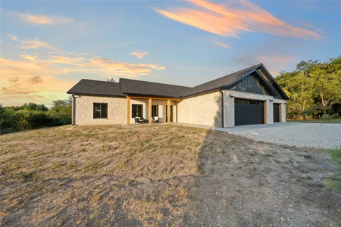 201 Private Road 4296
