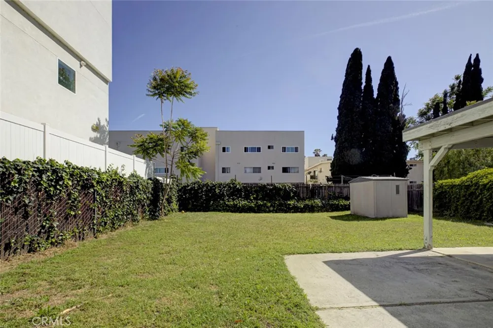14918 Wyandotte Los Angeles, CA 91405