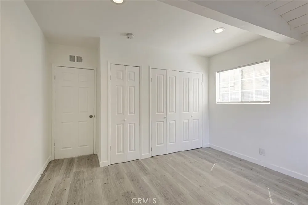14918 Wyandotte Los Angeles, CA 91405