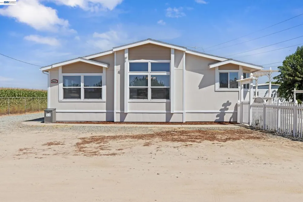 4437 W Grayson Modesto, CA 95358