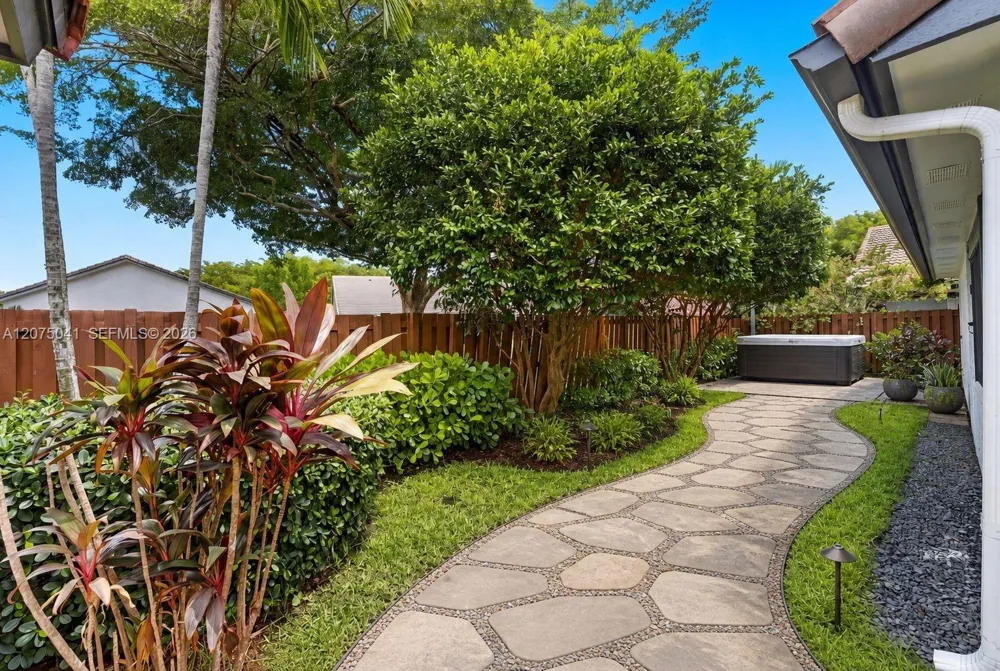 2116 Austin Weston, FL 33326