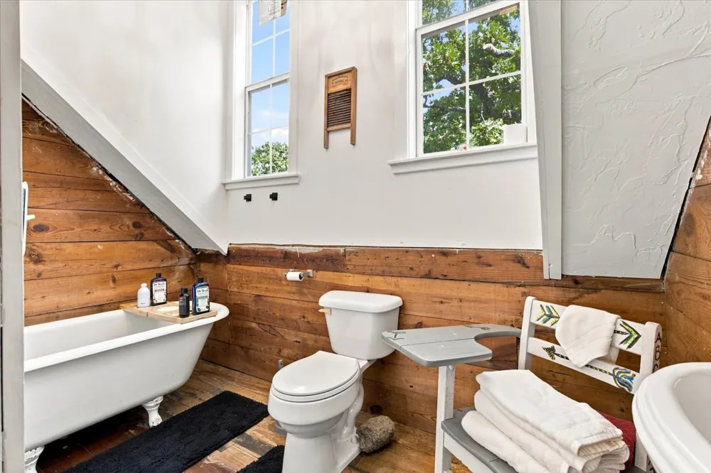 407 Seven Springs Tishomingo, OK 73460