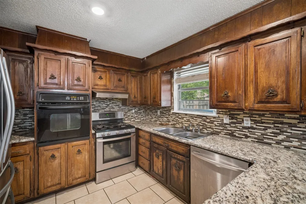 11913 E 38th Place Tulsa, OK 74146