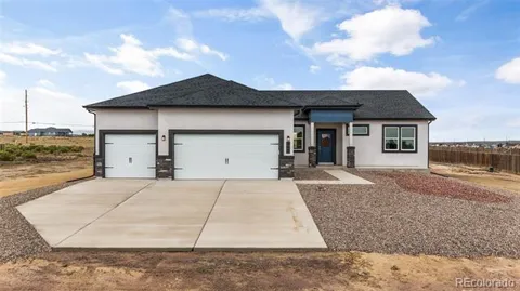943 E Moonbeam Drive