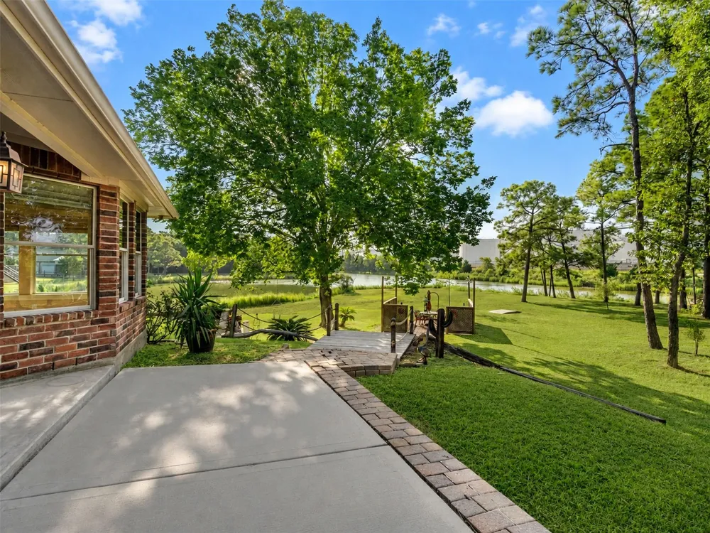 3535 Bayou Forest Drive La Porte, TX 77571