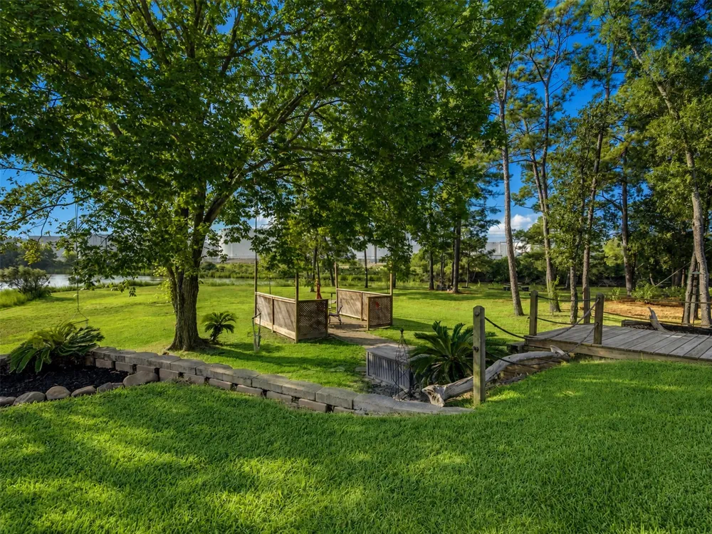 3535 Bayou Forest Drive La Porte, TX 77571