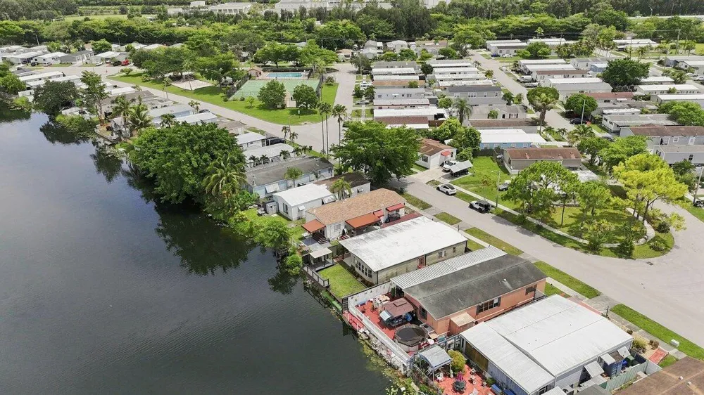 21671 S HERITAGE CIRCLE Pembroke Pines, FL 33029