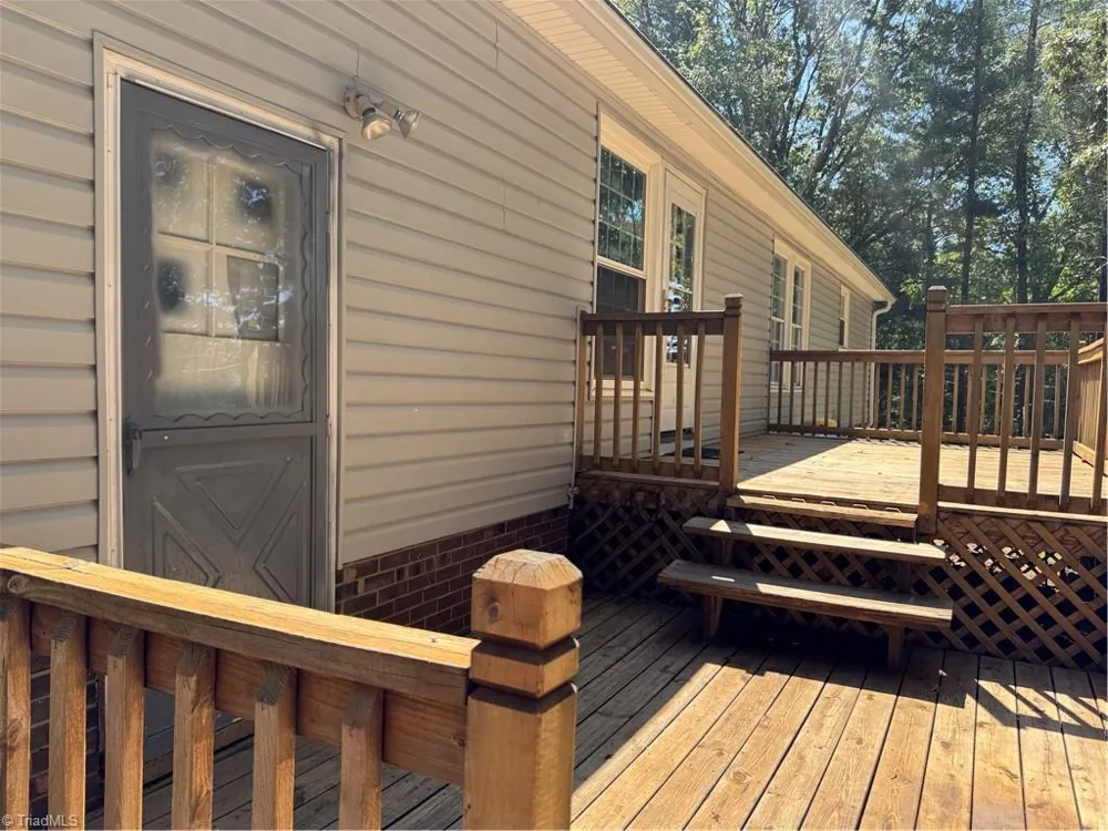 160 Summerglen Drive Lewisville, NC 27023