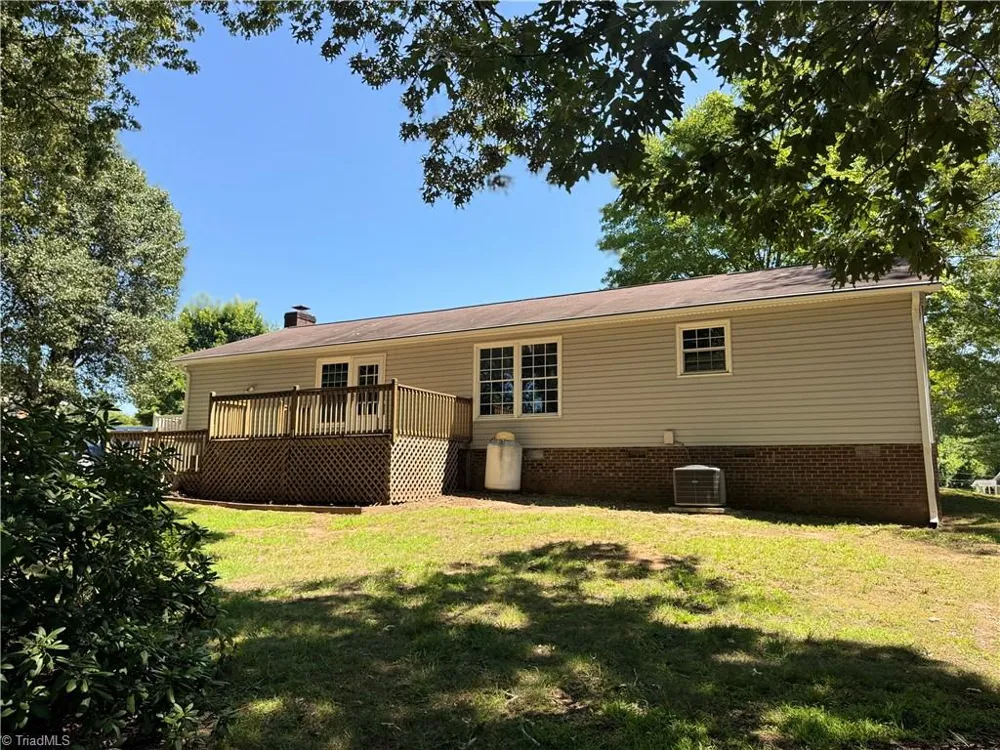 160 Summerglen Drive Lewisville, NC 27023
