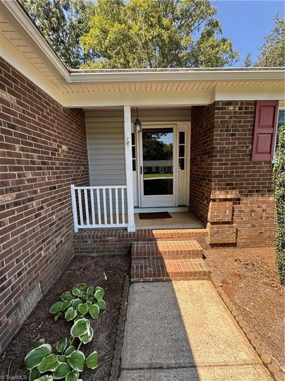 160 Summerglen Drive Lewisville, NC 27023