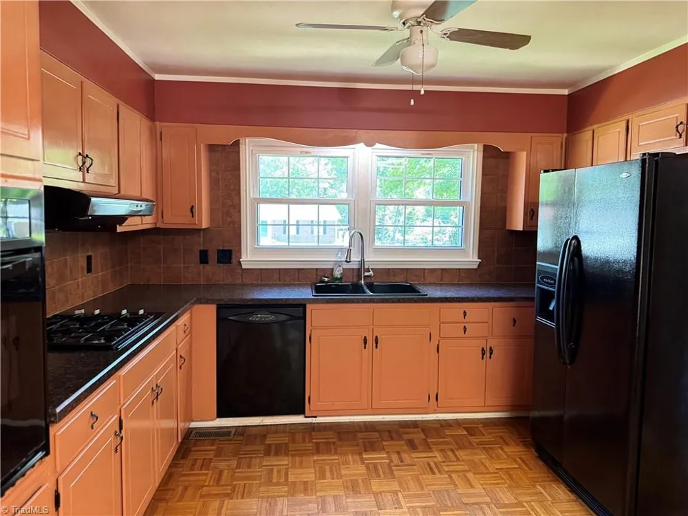 160 Summerglen Drive Lewisville, NC 27023