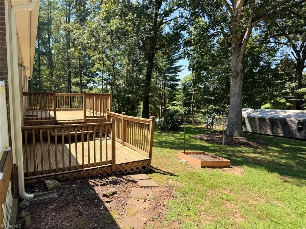 160 Summerglen Drive Lewisville, NC 27023