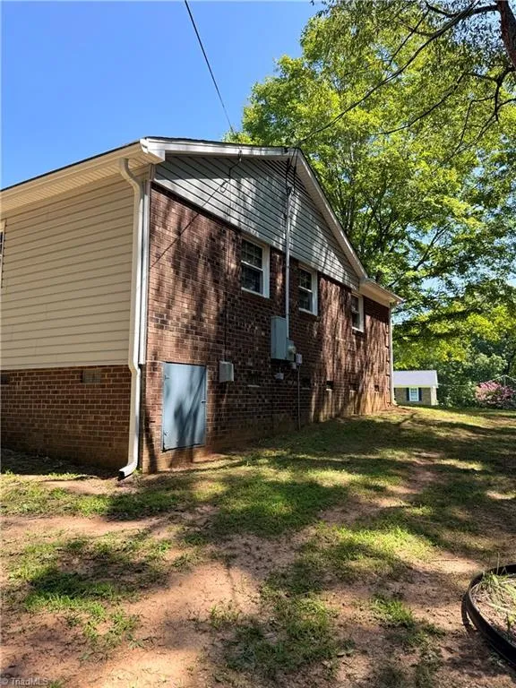 160 Summerglen Drive Lewisville, NC 27023