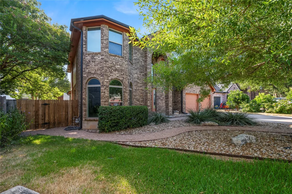 1203 Bobwhite Court Round Rock, TX 78681