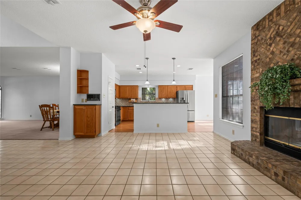 1203 Bobwhite Court Round Rock, TX 78681