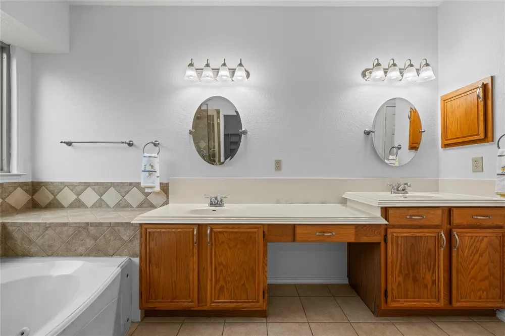 1203 Bobwhite Court Round Rock, TX 78681