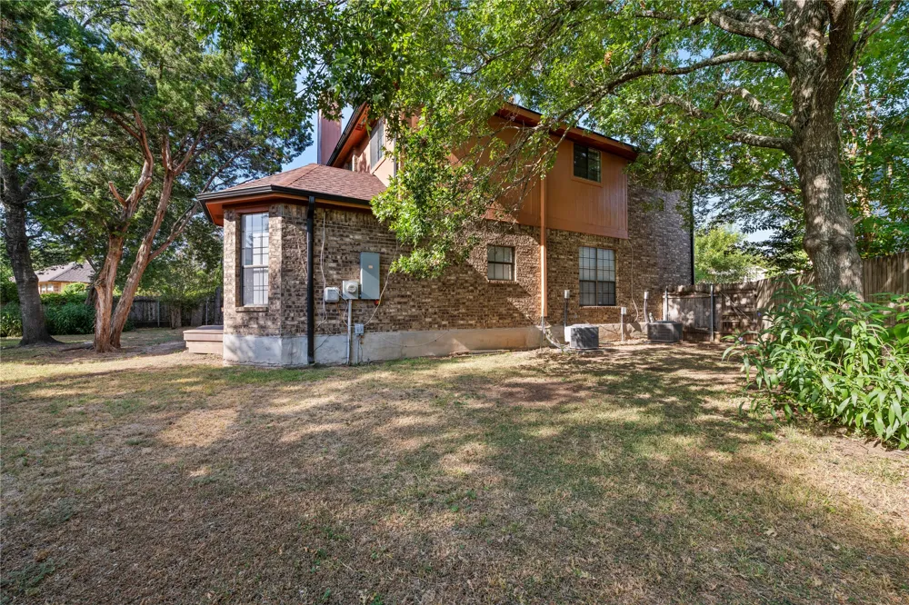 1203 Bobwhite Court Round Rock, TX 78681