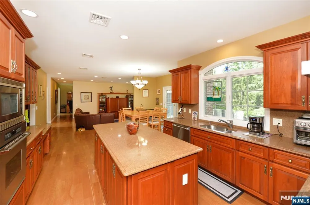 88 Dearborn Road Norwood, NJ 07648