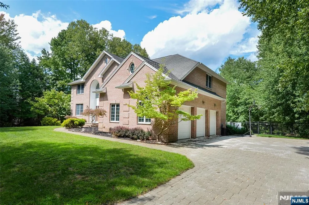 88 Dearborn Road Norwood, NJ 07648