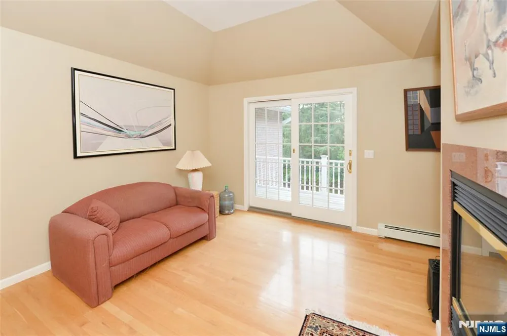88 Dearborn Road Norwood, NJ 07648