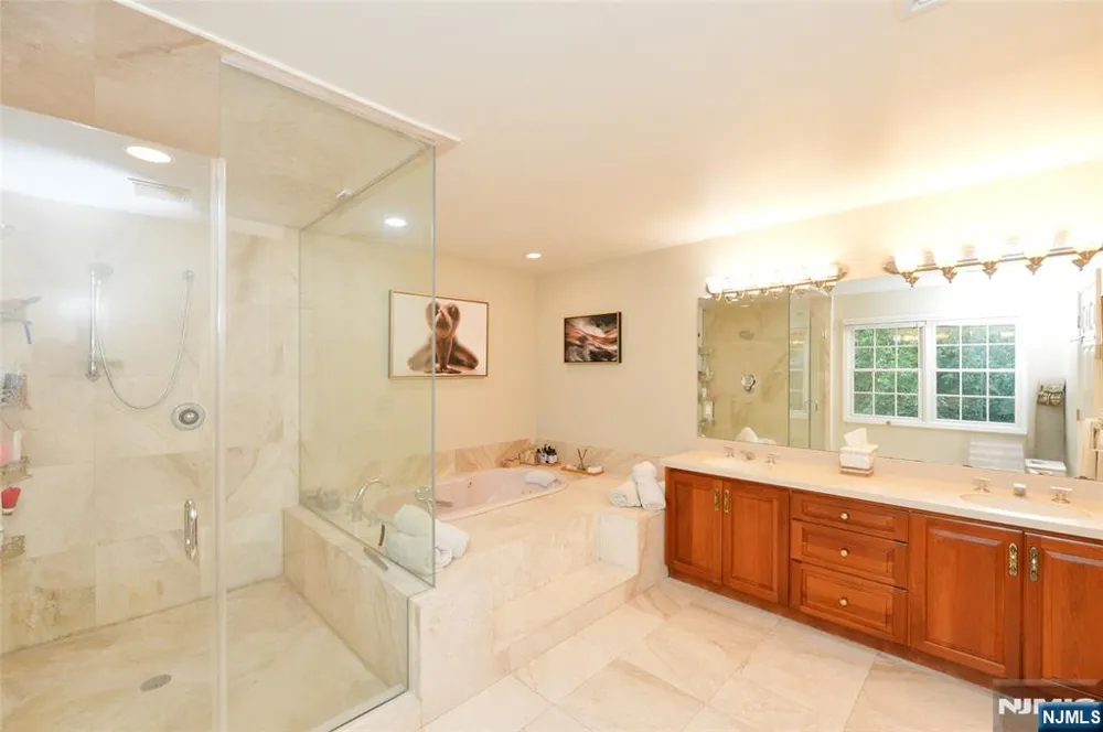 88 Dearborn Road Norwood, NJ 07648