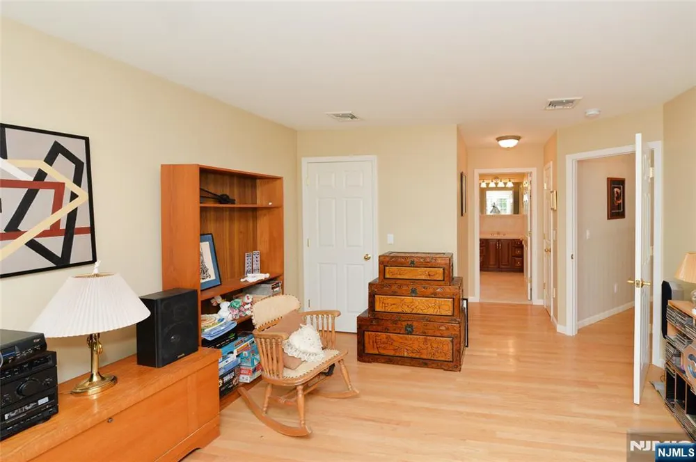 88 Dearborn Road Norwood, NJ 07648