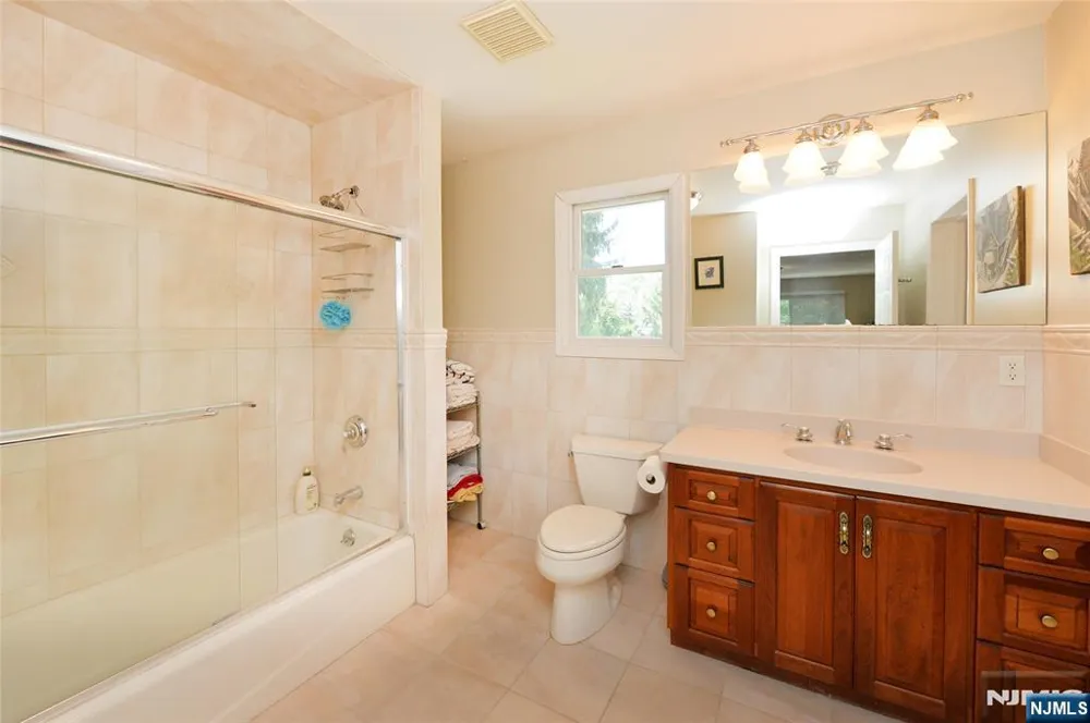88 Dearborn Road Norwood, NJ 07648