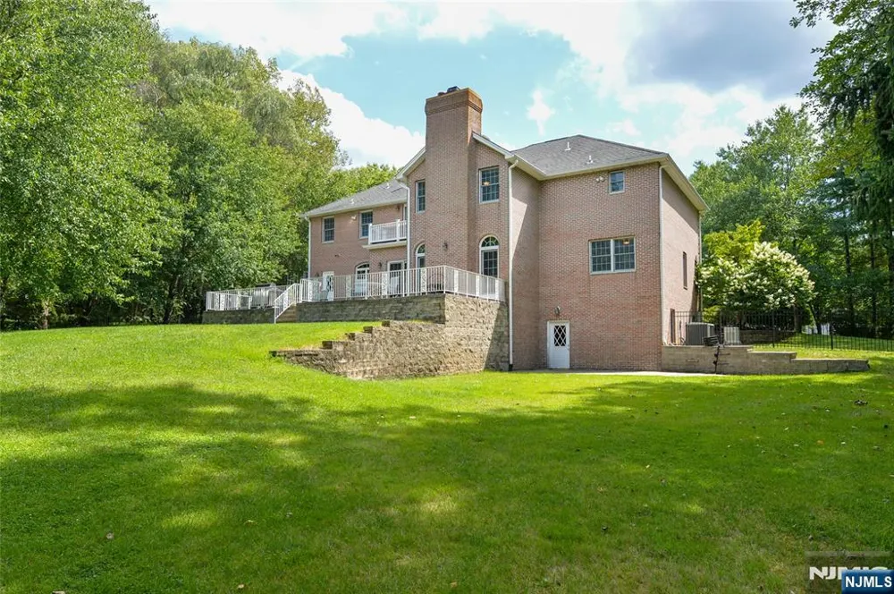88 Dearborn Road Norwood, NJ 07648