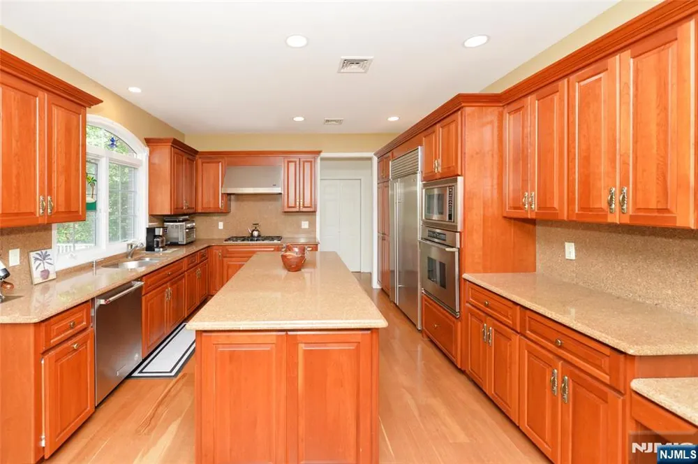 88 Dearborn Road Norwood, NJ 07648