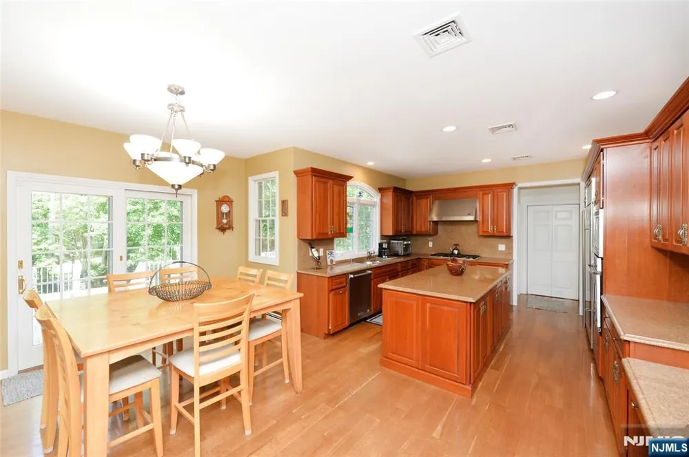 88 Dearborn Road Norwood, NJ 07648