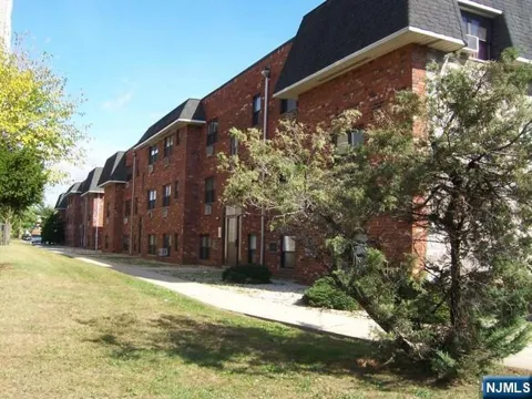 278 Main Street F4