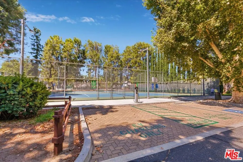 25414 Via Dabna Santa Clarita, CA 91355