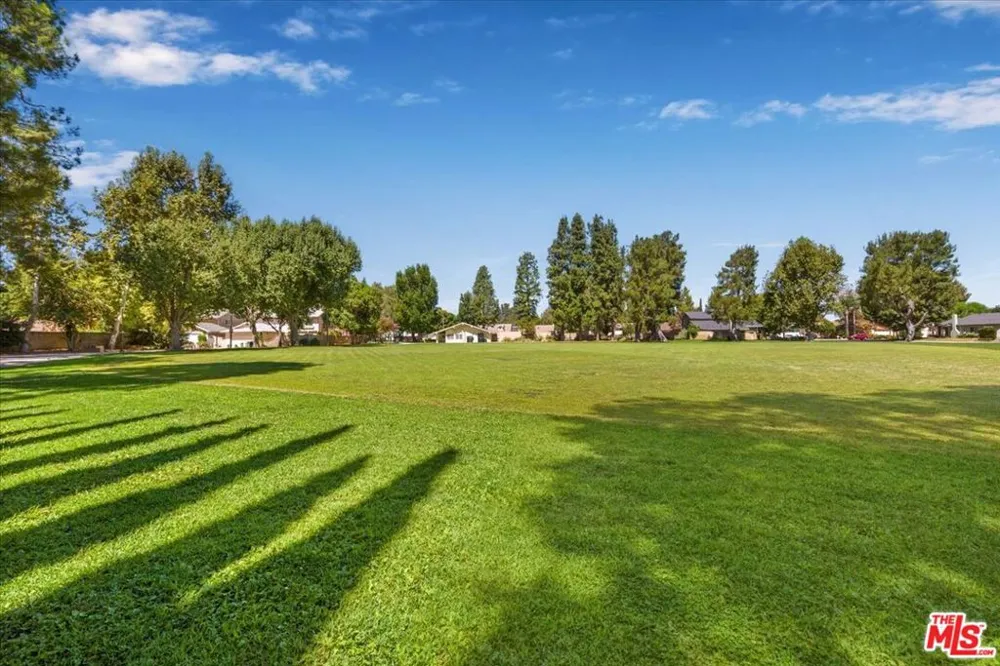 25414 Via Dabna Santa Clarita, CA 91355